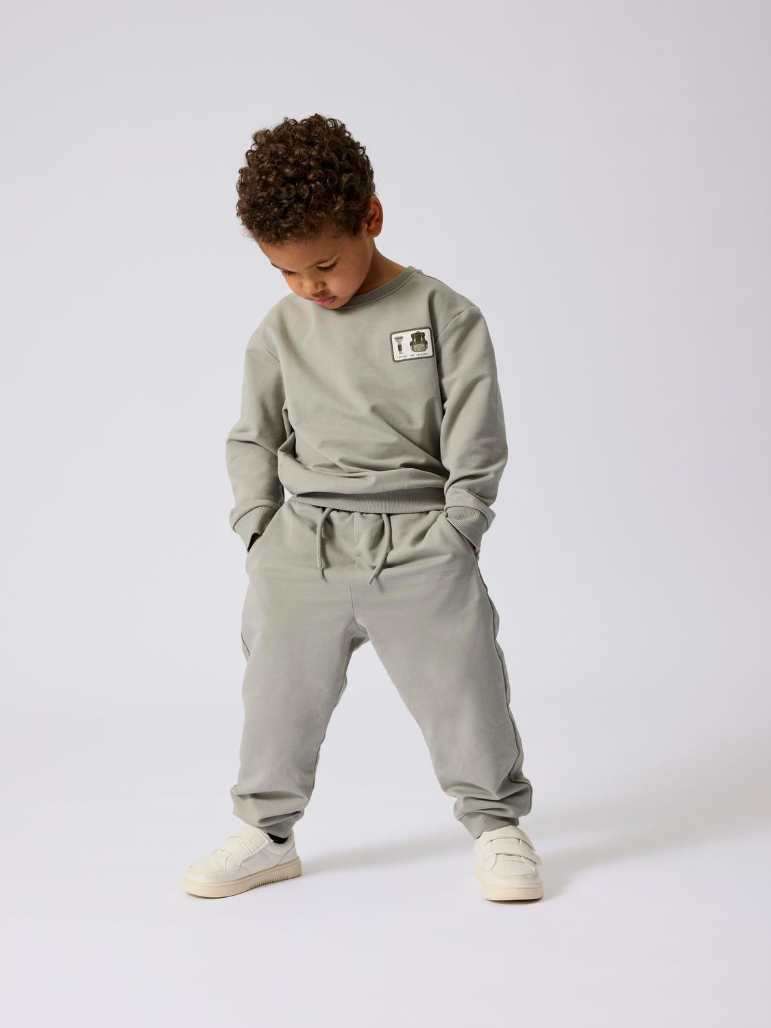 Felpa a Maniche Lunghe Fred Junior con Orlo a Coste e Dettaglio Ricamato